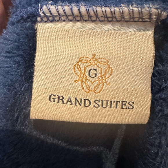 NEW Grand Suites Luxurious Plush Faux Fur wrap - One Size - Picture 7 of 9